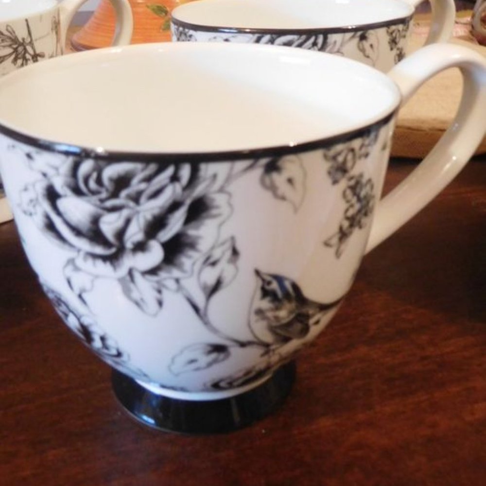 3 Footed Cups